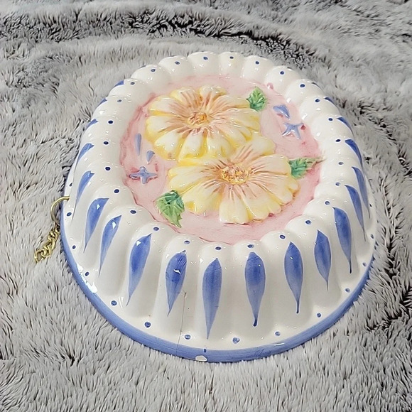 Vintage Ceramic Jello Mold Flowers White Pink with Yellow Daisys Wall Decor - Picture 6 of 8